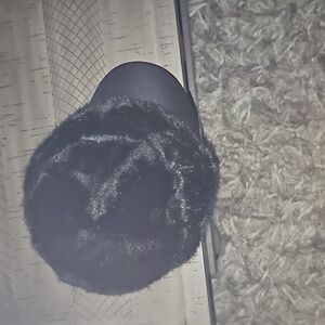 Women's faux fur hat trimmed in leather